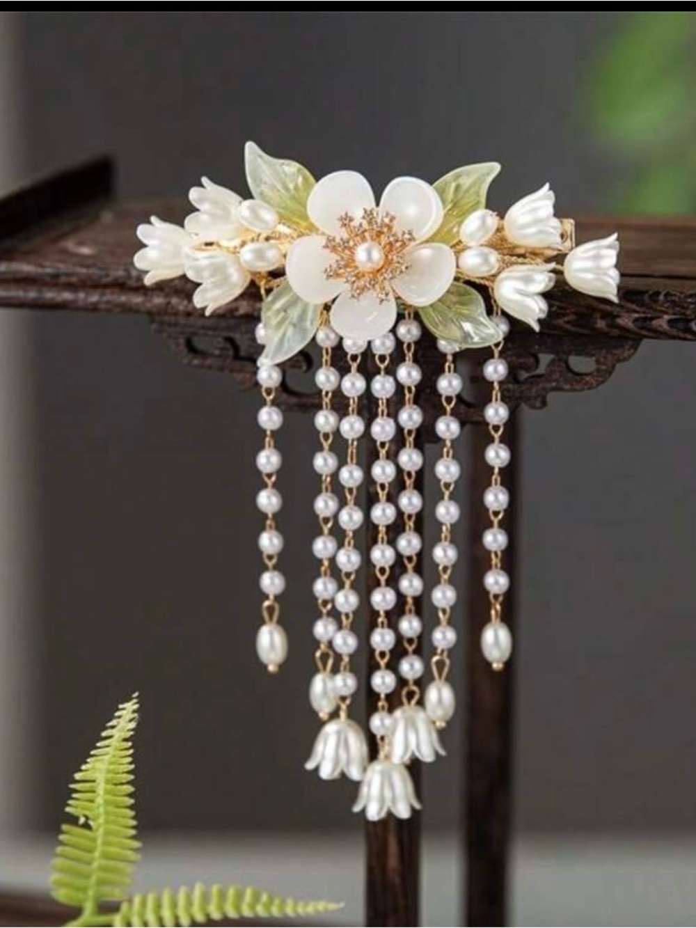 Elegant Pearl Floral Tassel Hairpin - White & Green